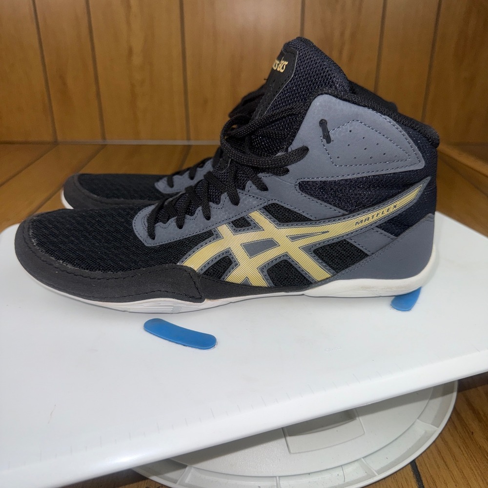 ASICS Matflex 6 Wrestling Shoes Black Gold Size 9.5 US 42 EUR 1081A021‎